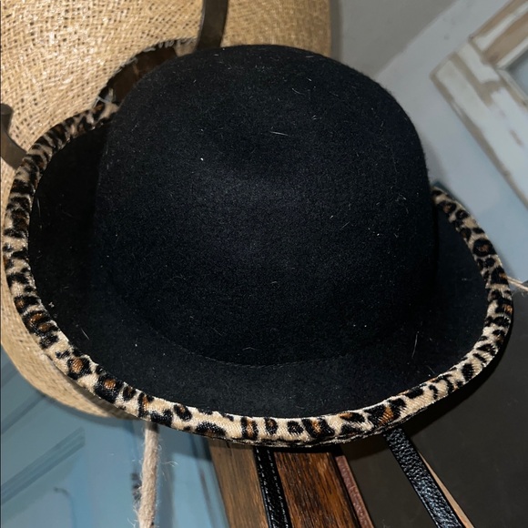 Leopard Trim Black Hat - Picture 2 of 6